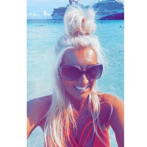 Meet your Posher, Alicia